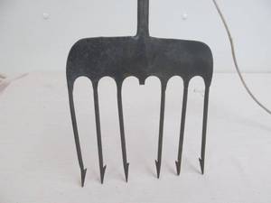 lot 21 image: ice fishing spear