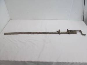 lot 23 image: vintage bar clamp