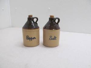 lot 36 image: vintage brown jug shaker set