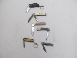 lot 46 image: pocket knives