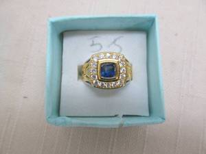 lot 60 image: gemstone ring