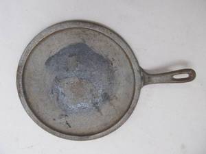 lot 61 image: cast iron skillet