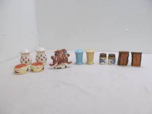lot 118 image: vintage shaker sets