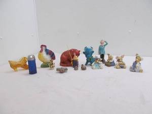 lot 120 image: figurines