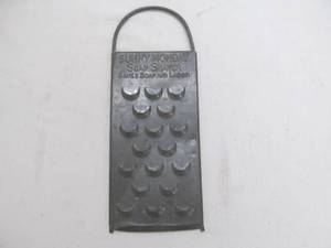 lot 140 image: Vintage soap saver