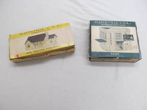 lot 155 image: Vintage Plastic Ville USA Train