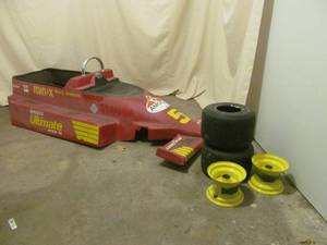 lot 180 image: Fiberglass Go Cart Body and accessories