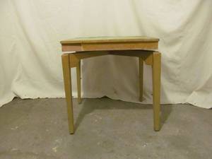 lot 202 image: Vintage occasional table