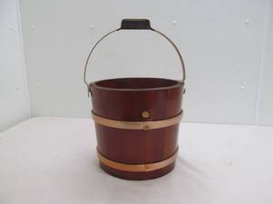 lot 205 image: Wood bucket