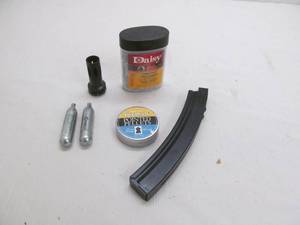 lot 213 image: Daisy BBs, gas cartridge magazine, barrel extender