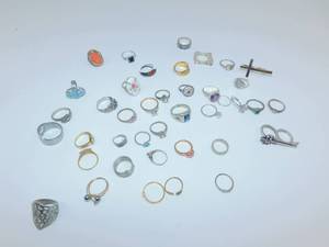 lot 15 image: Large Assortment of Rings