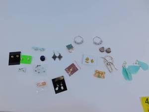 lot 49 image: Womens EarringsPins