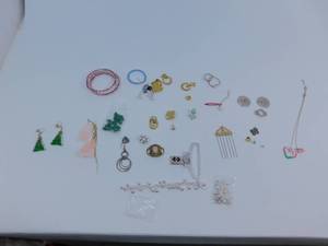 lot 51 image: Misc Jewelry