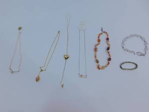 lot 55 image: Womens NecklacesBracelet