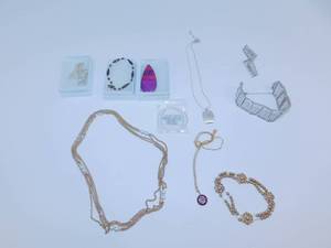 lot 59 image: Womens Jewelry