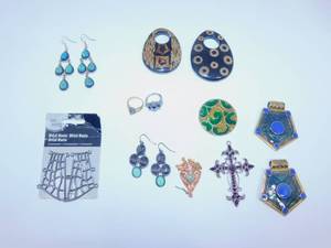 lot 62 image: Womens Jewelry