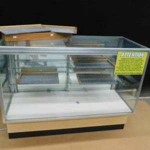 lot 5 image: DISPLAY CASES