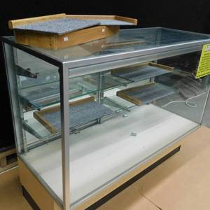 lot 2 image: DISPLAY CASES