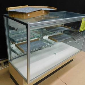 lot 8 image: DISPLAY RACKS