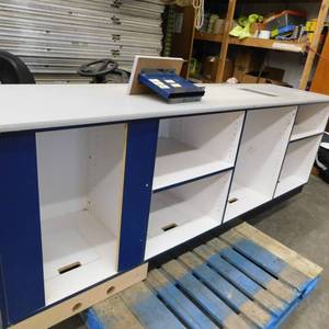 lot 10 image: SERVICE COUNTER