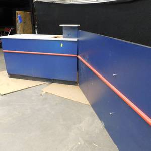 lot 14 image: CABINENT AND DIVIDER