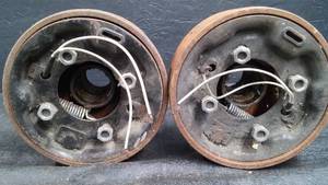 lot 43 image: HUBS WITH ELECTRIC BREAKS