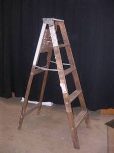 lot 60 image: WOODEN 5 LADDER