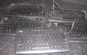 lot 81 image: BELKIN KEYBOARDS FOR IPAD