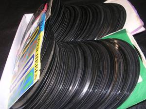lot 99 image: VINTAGE 45S