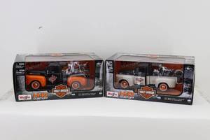 lot 31 image: (2) Harley Davidson 124 Replica Diecast