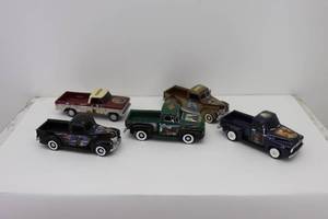 lot 43 image: (5) Hamilton Collection John Wayne Collectibles