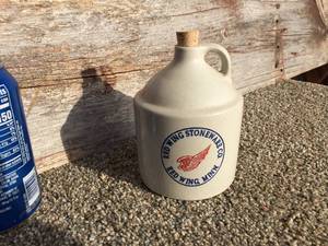 lot 3 image: Redwing Souvenir Jug - Nice