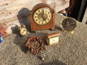 lot 4 image: Group Vintage Clocks