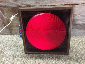 lot 11 image: Vintage Psychedelic Stoplight