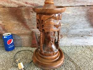 lot 17 image: Vintage Carved Wooden South Pacific Scene - Lamp