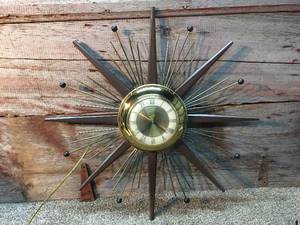 lot 29 image: Vintage Mid Century Unite Sunburst Electric Wall Clock