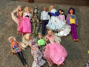 lot 33 image: Vintage Barbie, Kenn, G.I.Joe Dolls