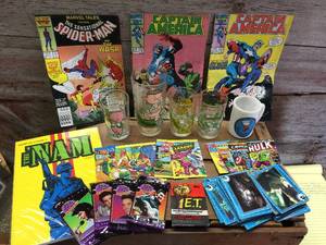lot 41 image: Vintage Marvel, DC Comics, Cartoon Glasses, Elvis and E.T. Collector Cards
