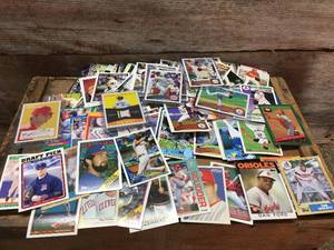 lot 42 image: Vintage Baseball Cards 80s - 90s