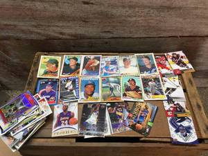 lot 43 image: Basketball, Baseball, Hockey Cards - Kobe Bryant