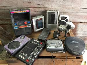 lot 44 image: Vintage Electronics, Games