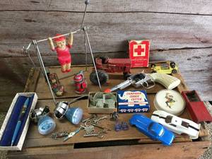 lot 70 image: Vintage Toys, Cards, Keys, Pins, Slot Car