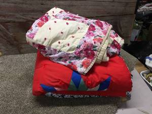 lot 86 image: 2 Quilted Blankets
