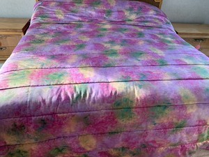 lot 48 image: King Size Comforter