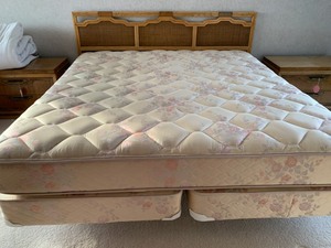 lot 49 image: Fancher King Size Bed Frame