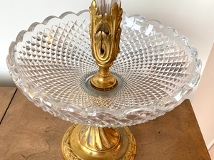 lot 73 image: Vintage Epergne