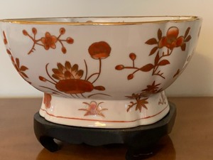 lot 87 image: Decorative Asian Bowl w Wood Base