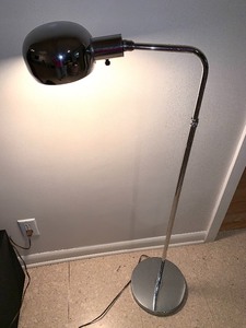 lot 93 image: Adjustable Height Chrome Floor Lamp