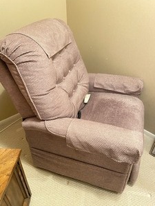 lot 36 image: Pride Lift ChairRecliner