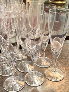 lot 105 image: Daum (France) Champagne Flutes - Set of 12